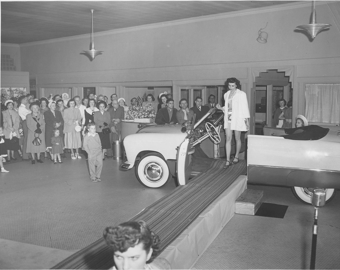 1954-Ford-Spokane-Auto-Show